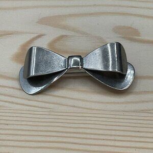 Silver Tone Metal Bow Shape Raised Brooch Pin Costume Jewelry Womens